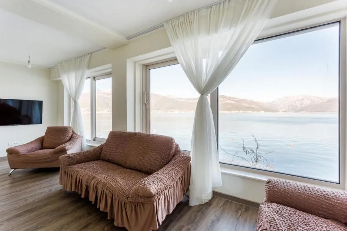 Sale, house, 240m², Krašići, Tivat