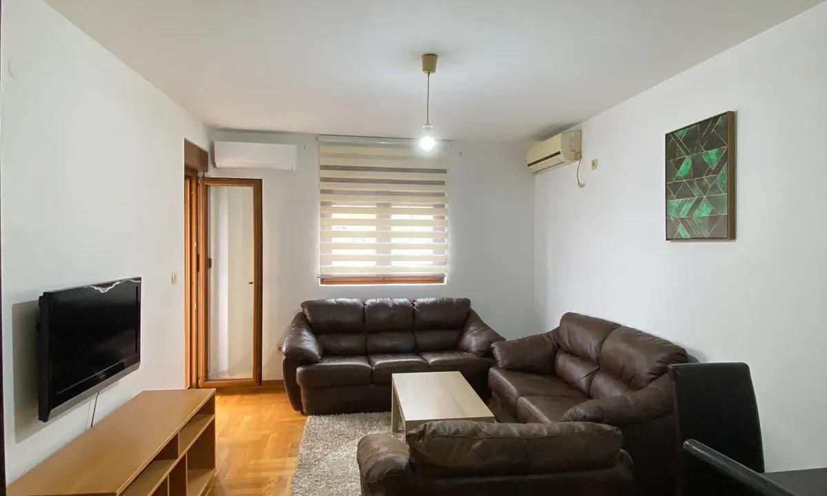 Izdavanje, dvosoban stan, 55m², Stari Aerodrom, Podgorica