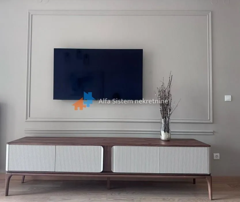 Izdavanje, dvosoban stan, 55m², Savski Venac, Beograd