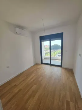 Empty room with wooden flooring, air conditioning unit, and access to the terrace. - image 6