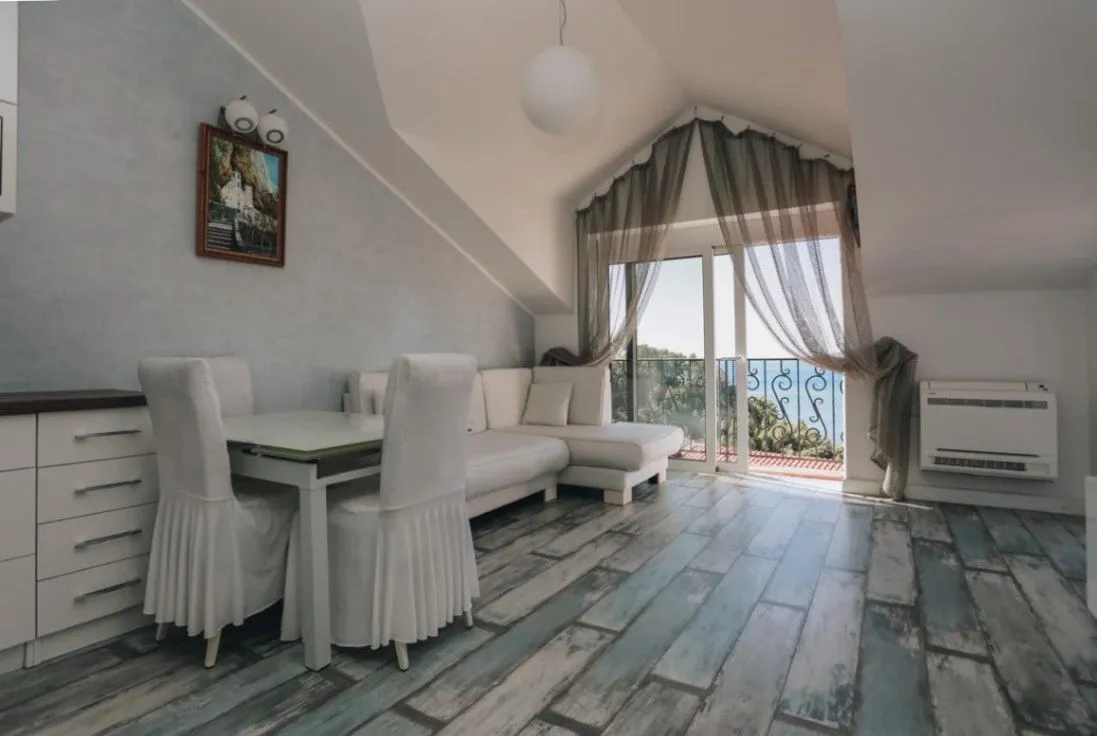 Sale, four bedroom apartment, 98m², Sveti Stefan, Budva