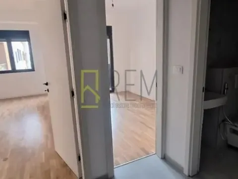 Izdavanje, jednosoban stan, 44m², Stari Aerodrom, Podgorica - image 4