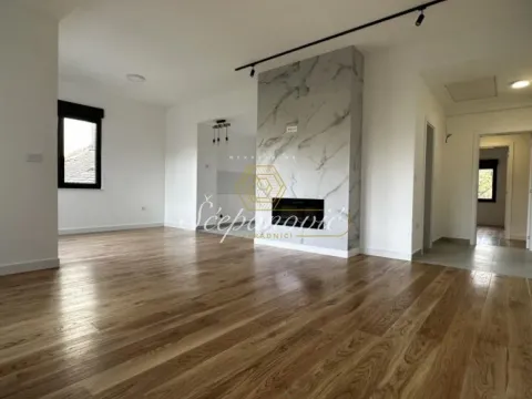 Prodaja, četvorosoban stan, 110m², Centar, Novi Sad - image 11