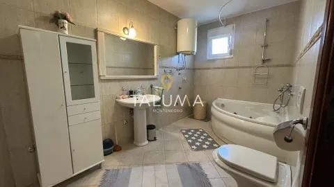 Prodaja, kuća, 200m², Tološi, Podgorica - image 10