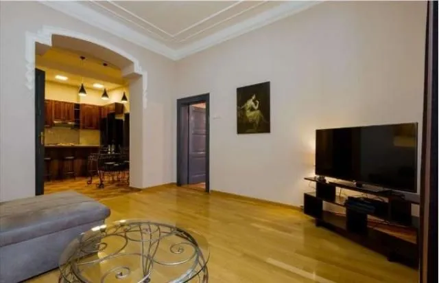Izdavanje, četvorosoban stan, 120m², Stari Grad, Beograd