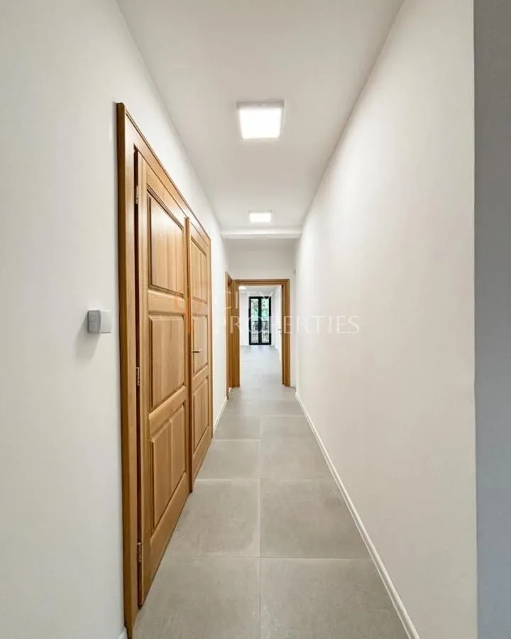 Izdavanje, poslovni prostor, 120m², Centar, Podgorica