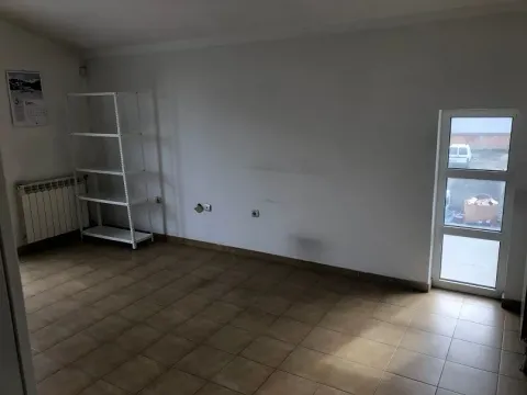 Izdavanje, poslovni prostor, 410m², Batajnica, Beograd - image 7