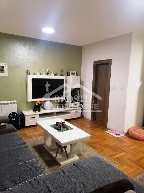 Prodaja, trosoban stan, 80m², Ledine, Beograd