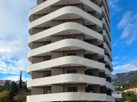 Prodaja, jednosoban stan, 52m², Bečići, Budva - image 1