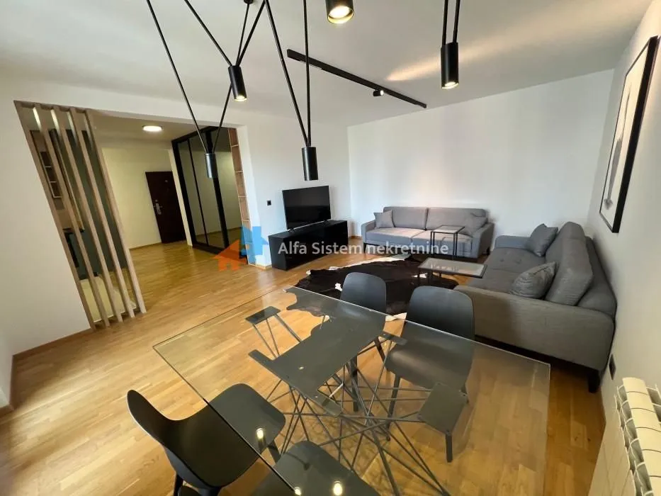 Izdavanje, četvorosoban stan, 100m², Sarajevska, Beograd