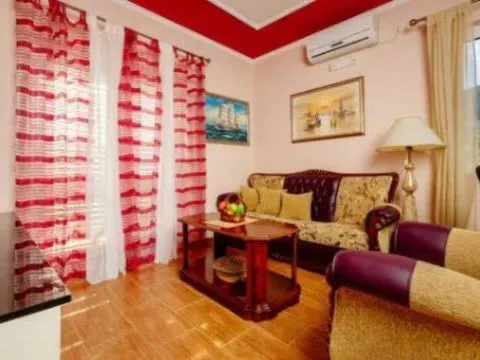 Izdavanje, jednosoban stan, 55m², Donja Lastva, Tivat