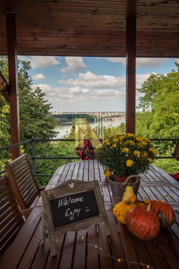 Izdavanje, kuća, 163m², Petrovaradin, Novi Sad