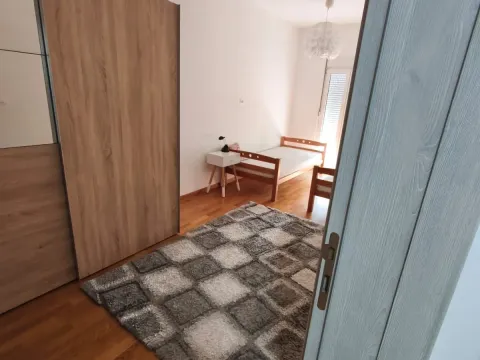 Izdavanje, dvosoban stan, 75m², Stari Aerodrom, Podgorica - image 3