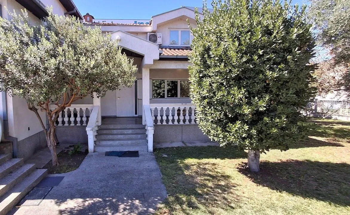 Rent, house, 350m², Dahna, Podgorica