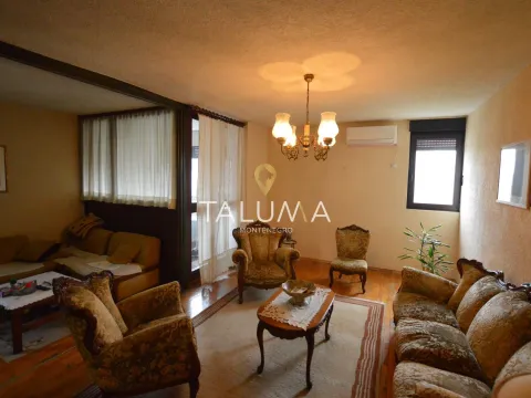 Prodaja, trosoban stan, 90m2, Blok 5, Podgorica