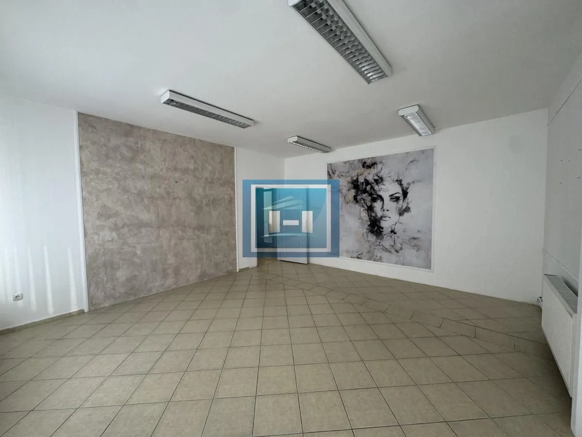 Rent, office space, 110m², Ćuprija, Srbija