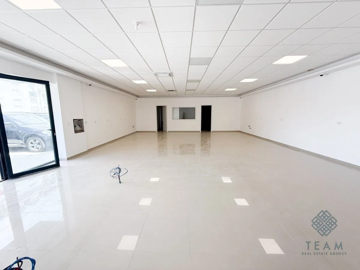 Izdavanje, poslovni prostor, 150m², Stari Aerodrom, Podgorica