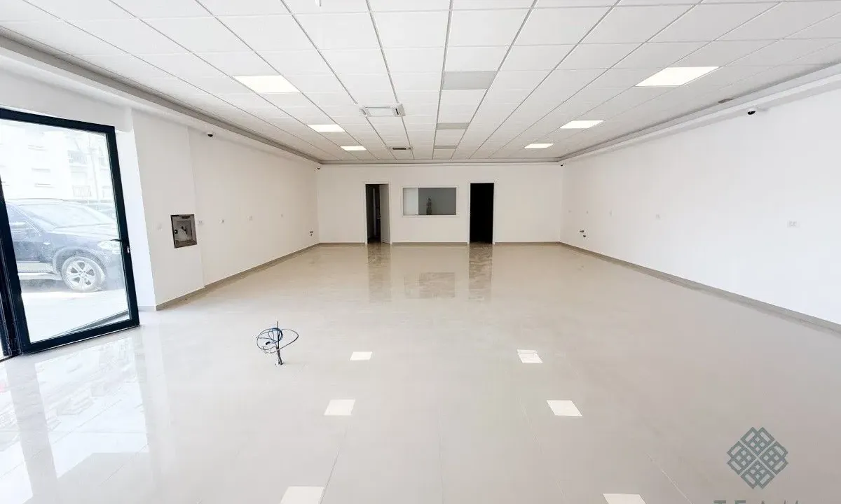 Izdavanje, poslovni prostor, 150m², Stari Aerodrom, Podgorica