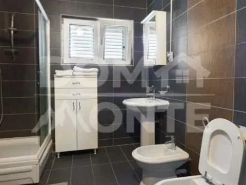 Izdavanje, dvosoban stan, 80m², Centar, Tivat - image 9