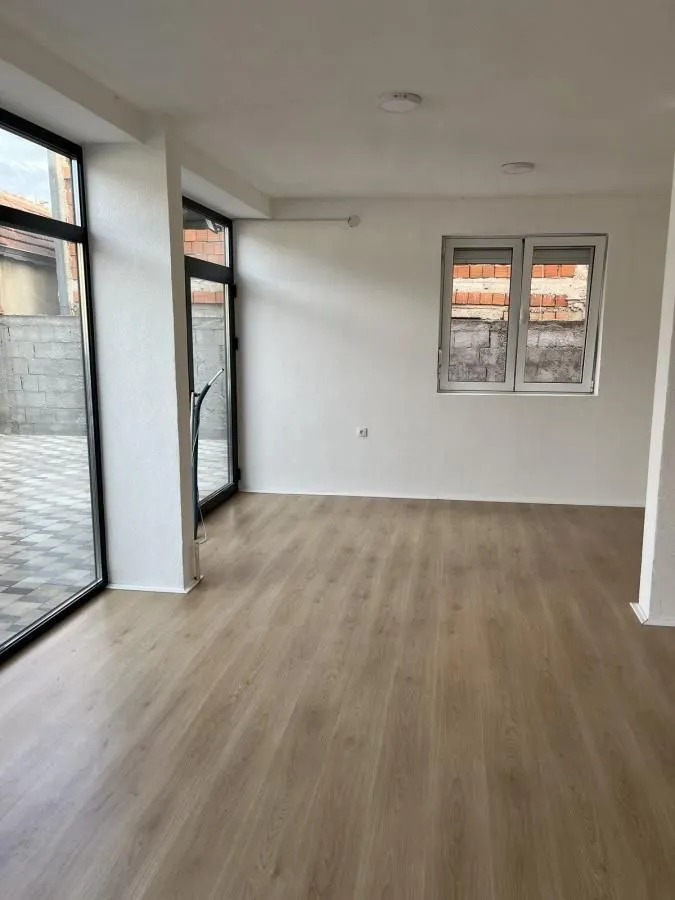 Rent, office space, 38m², Niš, Srbija