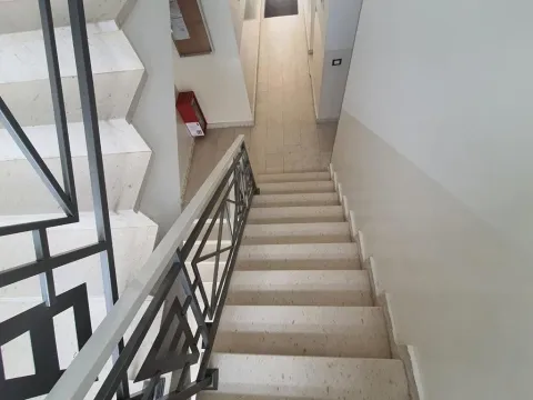 Izdavanje, jednosoban stan, 37m², Blok 6, Podgorica - image 2