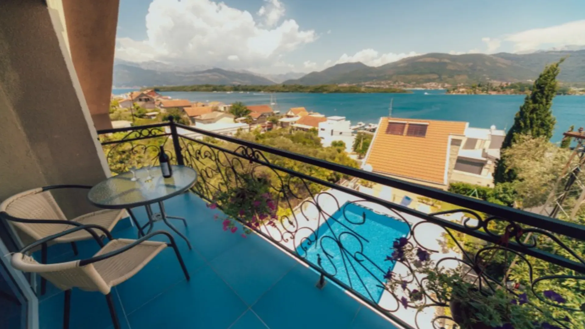 Rent, house, 220m², Đuraševići, Tivat