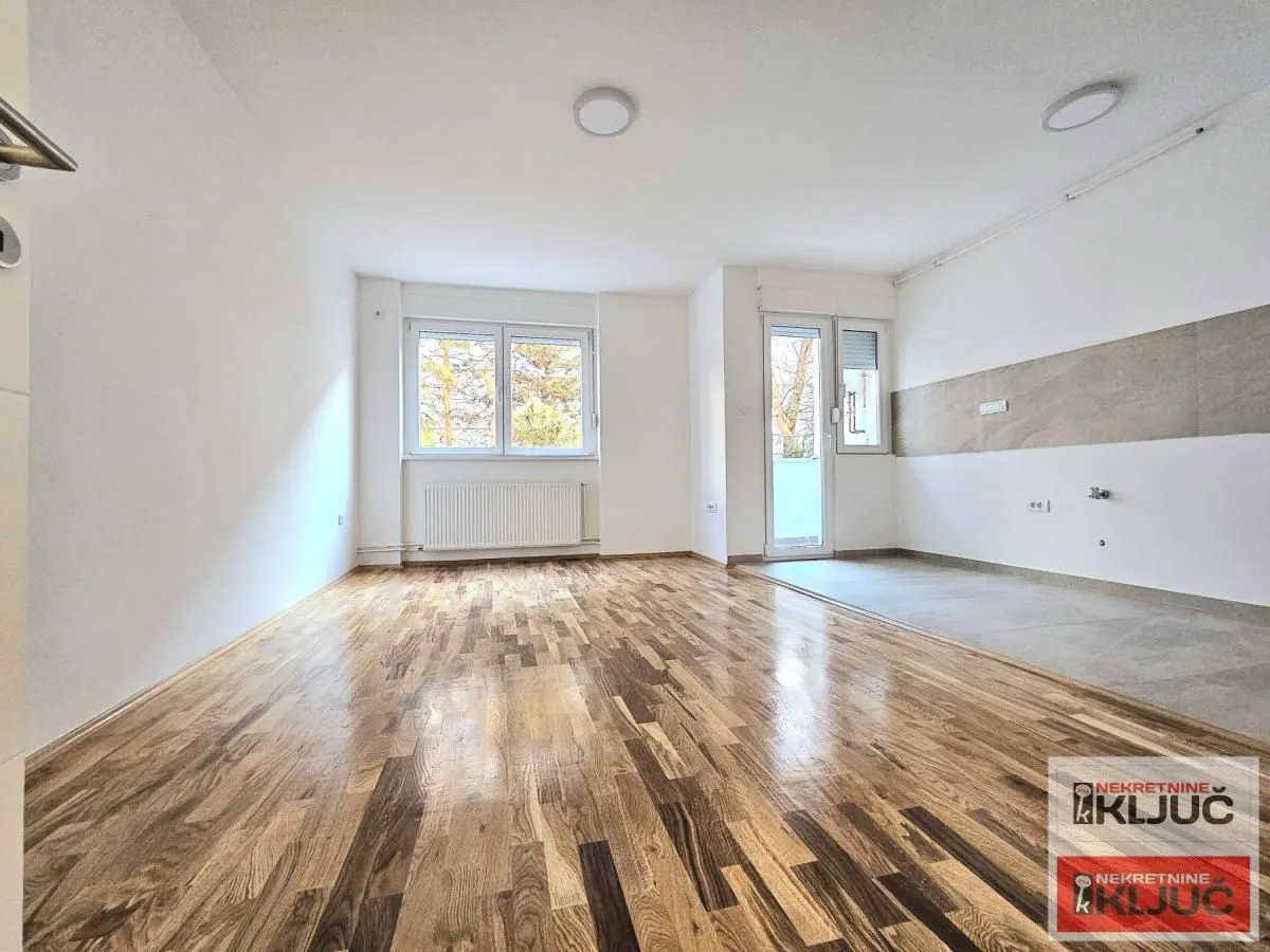 Prodaja, dvosoban stan, 43m², Cara Dušana, Novi Sad Sve Podlokacije