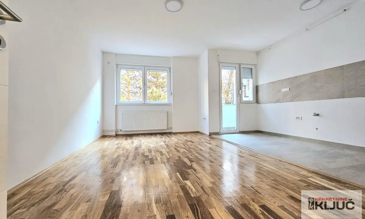 Prodaja, dvosoban stan, 43m², Cara Dušana, Novi Sad Sve Podlokacije