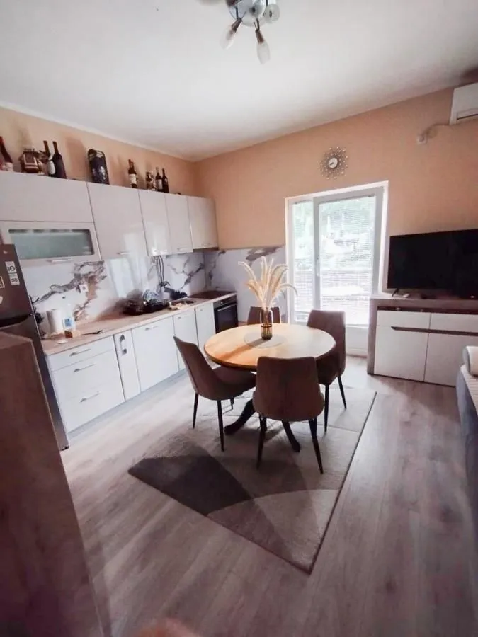 Prodaja, dvosoban stan, 72m², Igalo, Herceg Novi