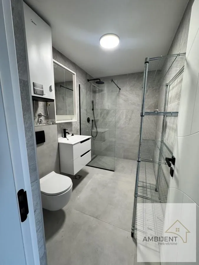 Izdavanje, četvorosoban stan, 77m², Stari Banovci, Stara Pazova