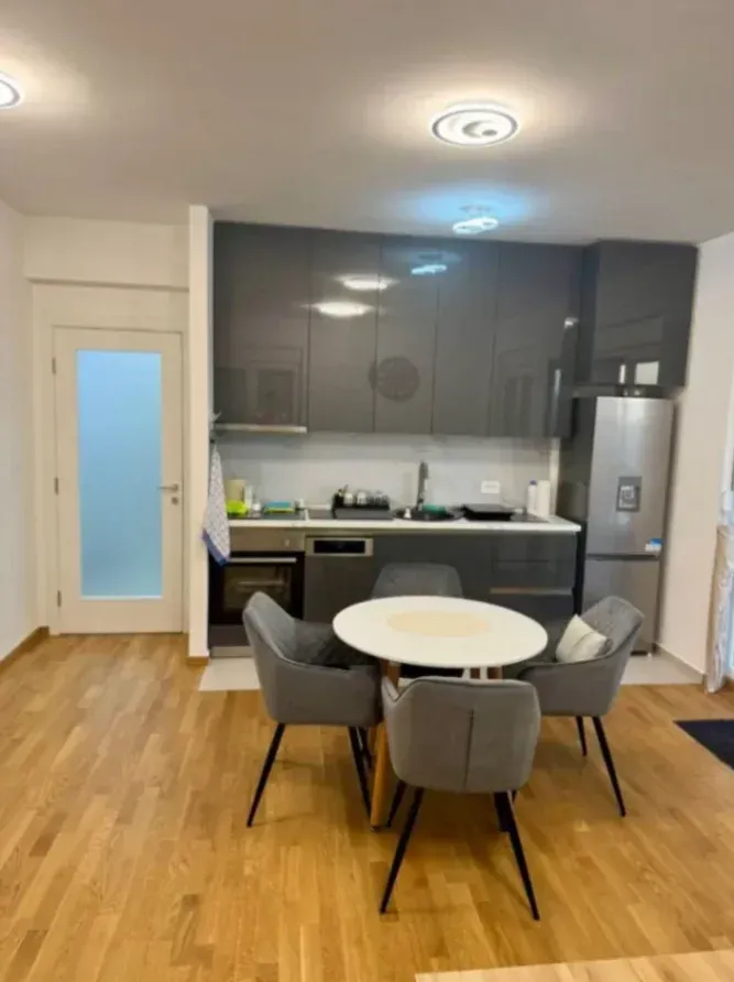 Izdavanje, dvosoban stan, 66m², Stari Aerodrom, Podgorica