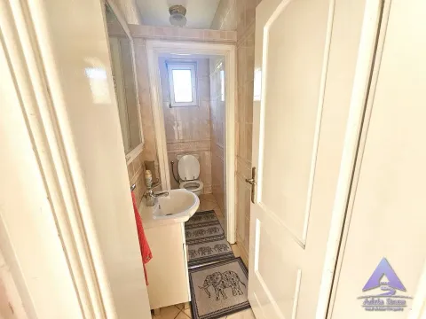 Prodaja, kuća, 308m², Tološi, Podgorica - image 14