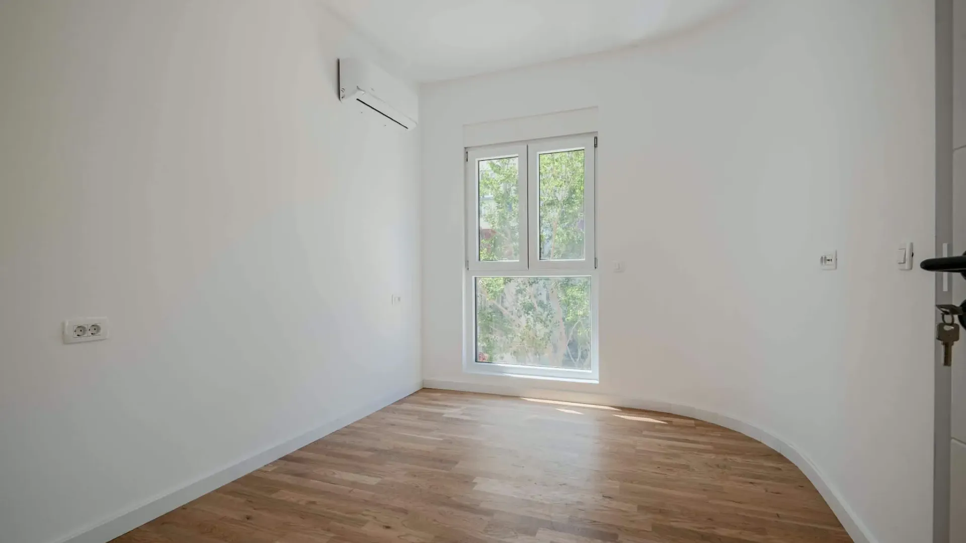 Sale, two bedroom apartment, 65m², Centar, Bar