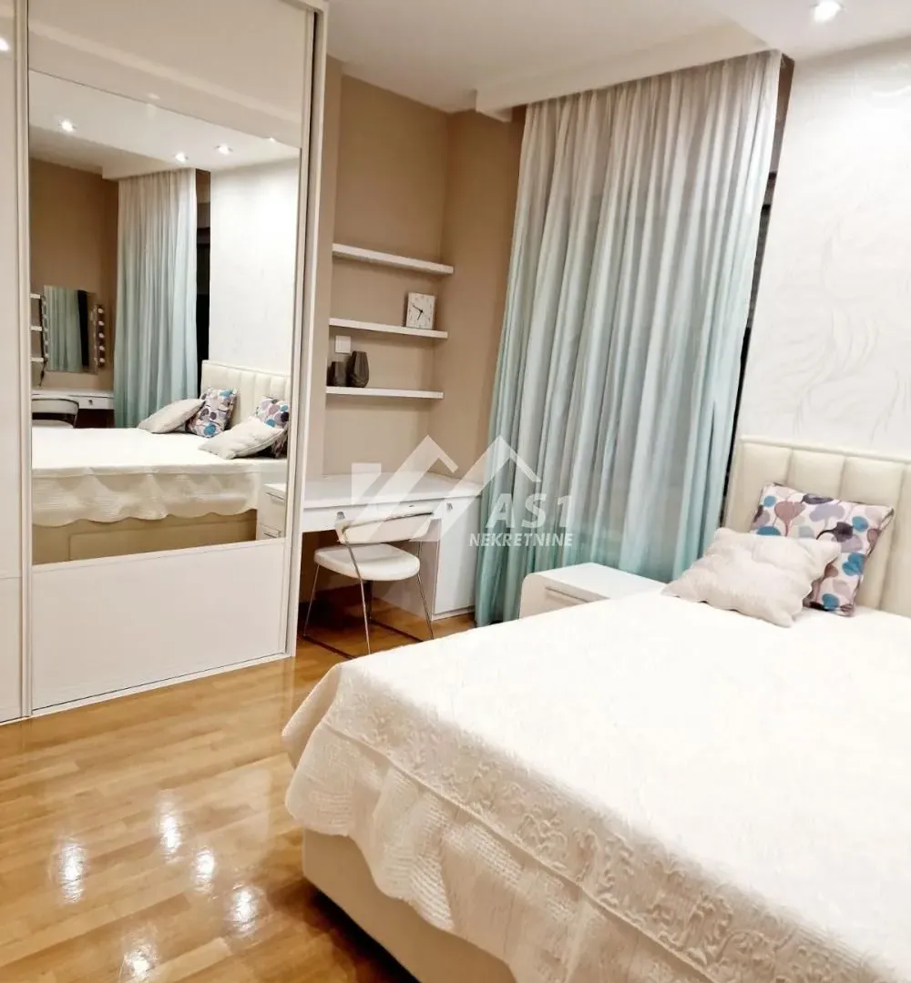 Izdavanje, trosoban stan, 105m², Novi Sad Sve Podlokacije, Novi Sad