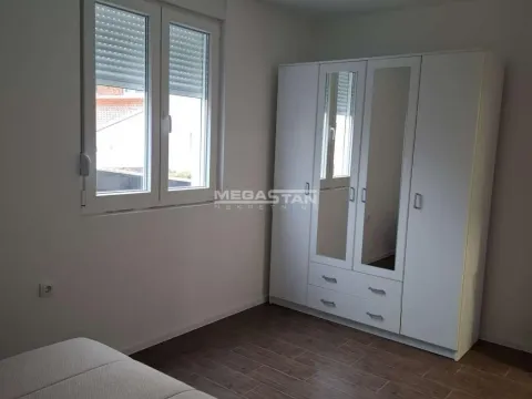 Izdavanje, kuća, 202m², Ledine, Beograd - image 8