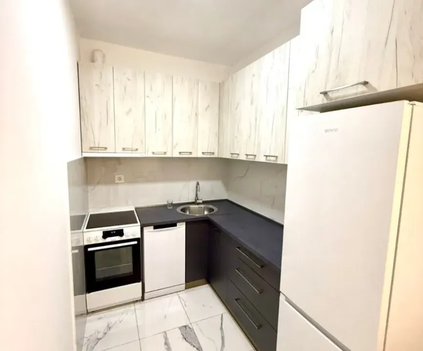 Izdavanje, jednosoban stan, 40m², Pobrežje, Podgorica