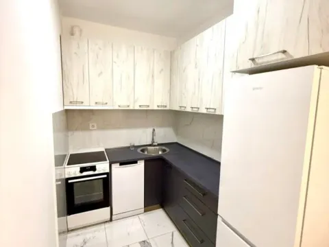 Izdavanje, jednosoban stan, 40m², Pobrežje, Podgorica