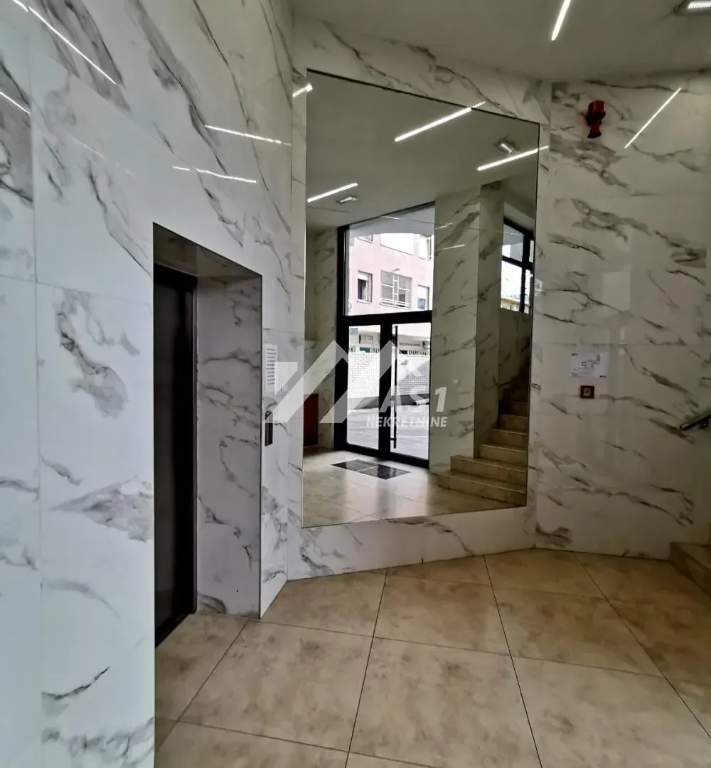 Izdavanje, jednosoban stan, 37m², Bulevar Oslobodjenja, Novi Sad Sve Podlokacije