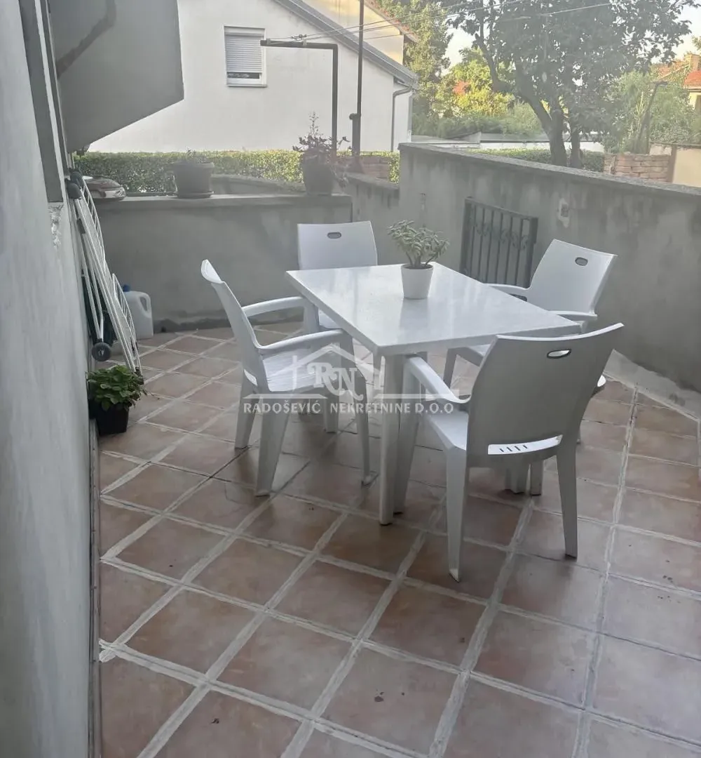 Prodaja, stan, 199m², Petlovo Brdo, Beograd