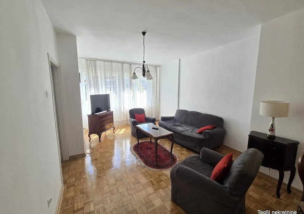 Izdavanje, četvorosoban stan, 106m², Palilula, Niš