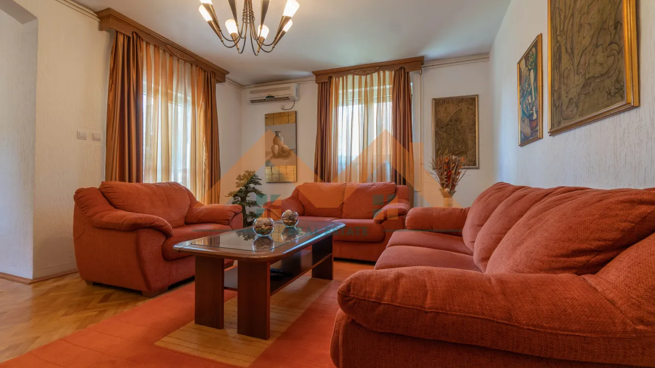 Izdavanje, stan, 100m², Gornja Gorica, Podgorica