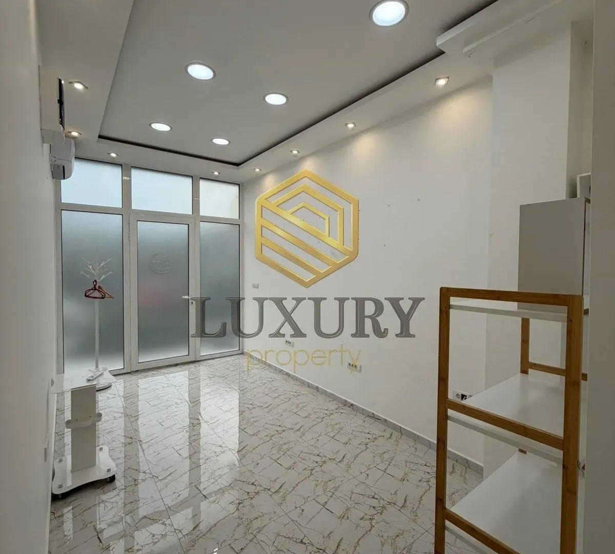 Rent, office space, 18m², 1 maj, Podgorica