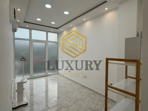 Rent, office space, 18m², 1 maj, Podgorica - image 1