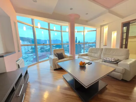 Rent, two bedroom apartment, 86m², Budva, Crna Gora - image 1