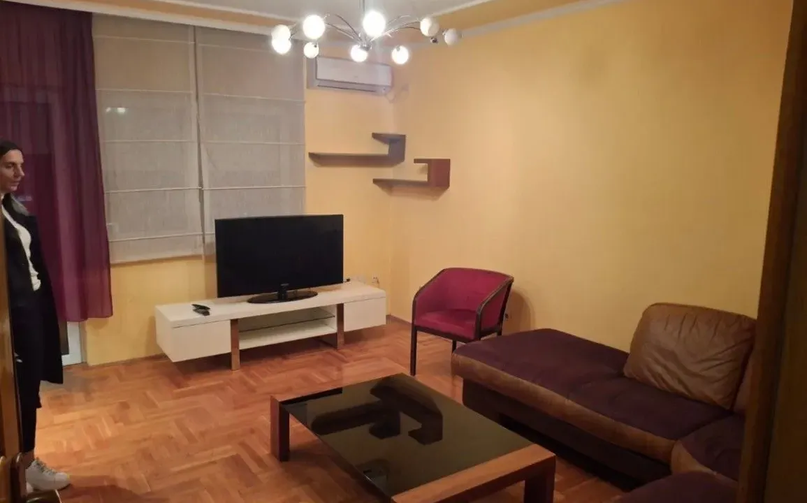 Izdavanje, dvosoban stan, 70m², Stari Aerodrom, Podgorica