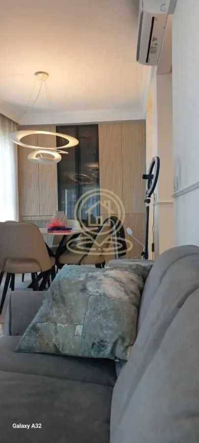 Izdavanje, trosoban stan, 85m², Savski Venac, Beograd