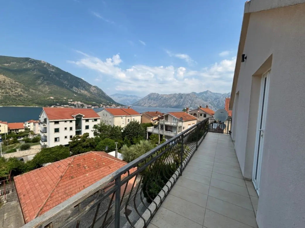 Sale, two bedroom apartment, 73m², Dobrota, Kotor