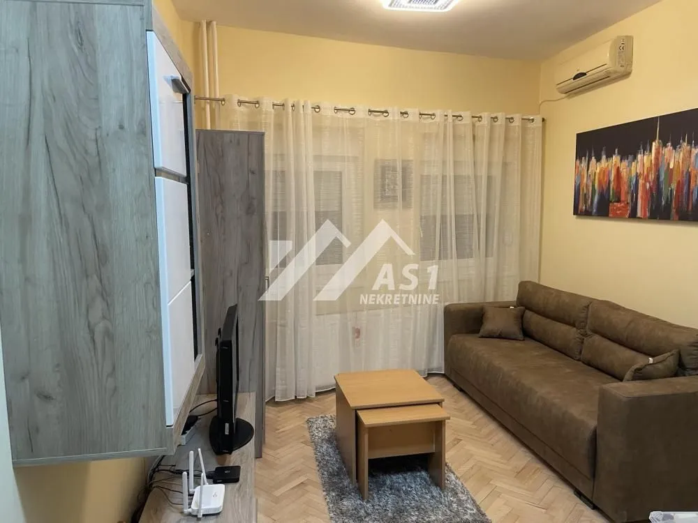 Izdavanje, stan, 26m², Centar, Novi Sad