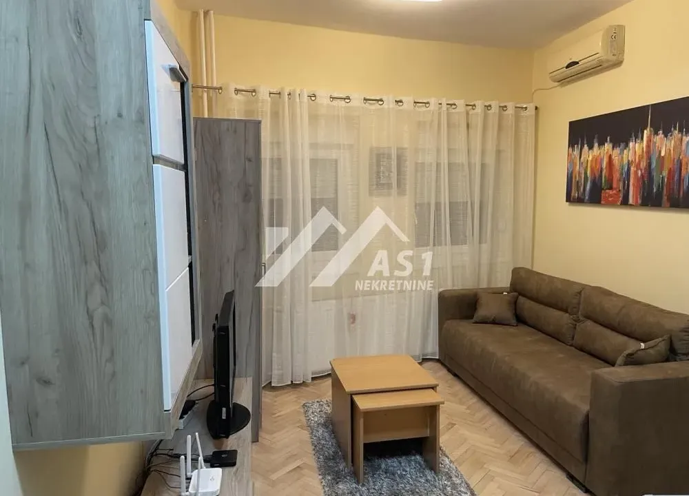 Izdavanje, stan, 26m², Centar, Novi Sad