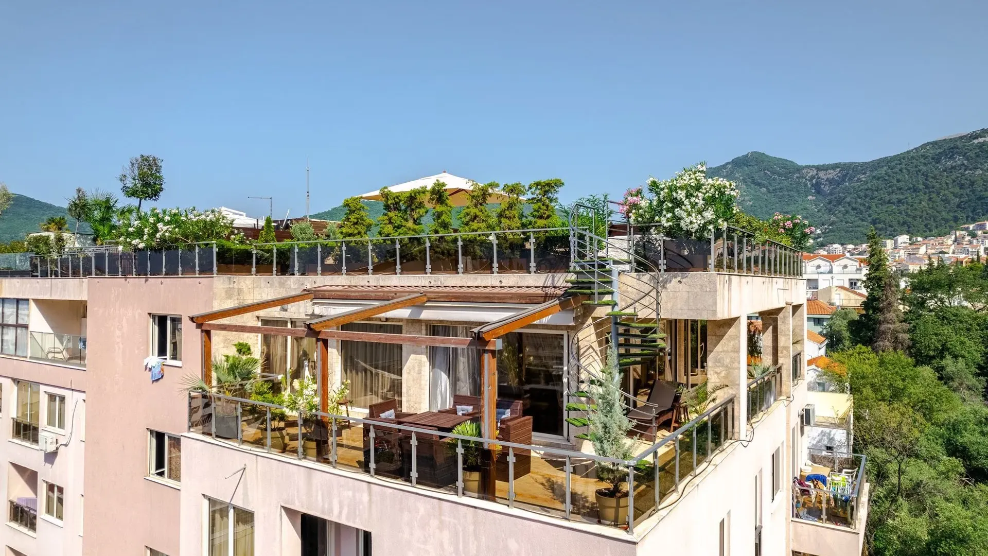 Sale, three bedroom apartment, 400m², Budva, Crna Gora